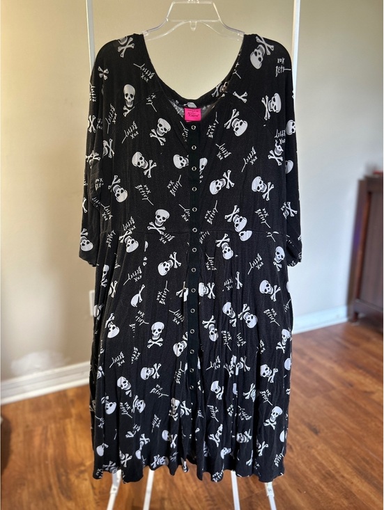 torrid Dresses & Skirts - Torrid Betsey Johnson Black Skull Print Dress Size 3